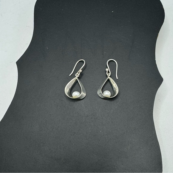 925 Silver Dangle Pearl Moon Earrings Minimalist Modern Handmade in Mexico - Picture 2 of 8